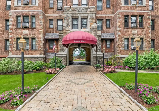 Photo 4 of Sale Pending at 23 Old Mamaroneck Rd #5Q, White Plains, NY 10605 | MLS# 1025637 | Listing updated on 2026-08-27