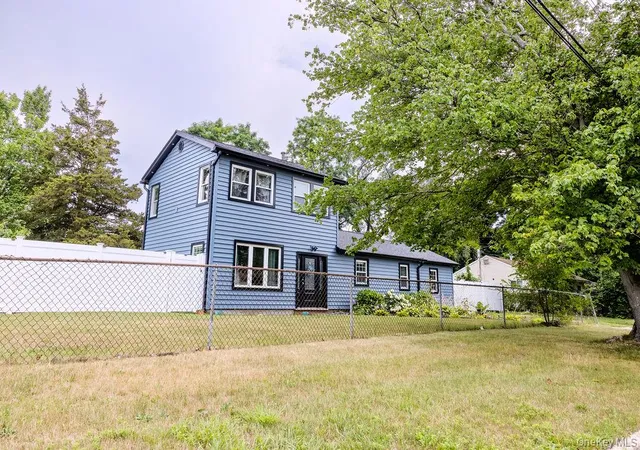 35th image of 38 Tamarack St, Islip, NY 11722 | MLS# 1025658