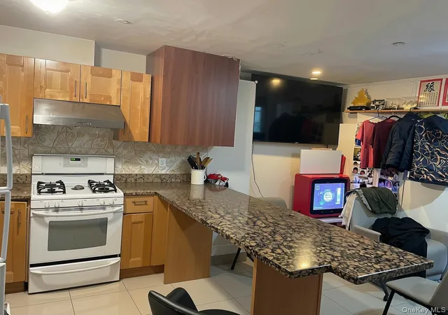 Listing Photo 4 - Condo for sale in building located at 11232 38th Ave, New York, NY 11368 - Unit #1B