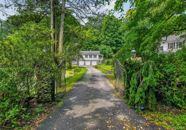 Photo 4 of Single family home for sale at 82 Shingle House Rd, New Castle, NY 10546 | MLS# 1025674 | Listing updated on 2026-08-25