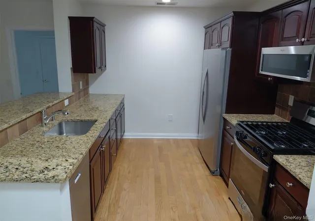 Listing Photo 4 - Condo for sale in building located at 3109 Leeward Dr, Haverstraw, NY 10927