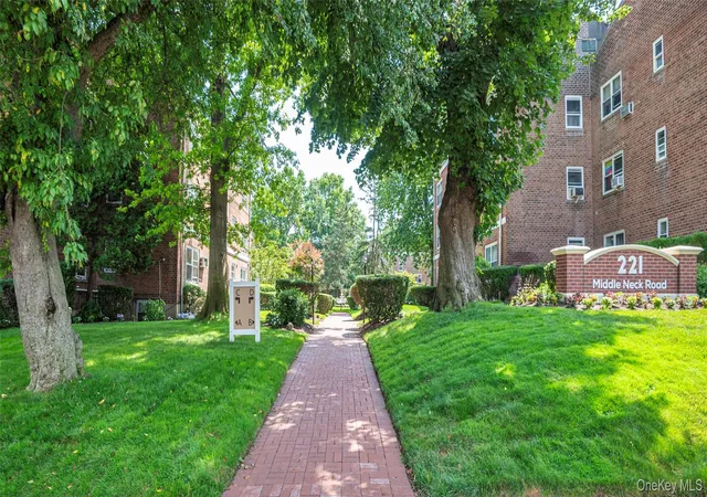 2nd image of 221 Middle Neck Rd #G5, North Hempstead, NY 11021 | MLS# 1025695