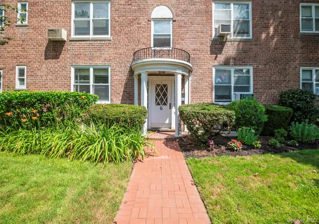 3rd image of 221 Middle Neck Rd #G5, North Hempstead, NY 11021 | MLS# 1025695