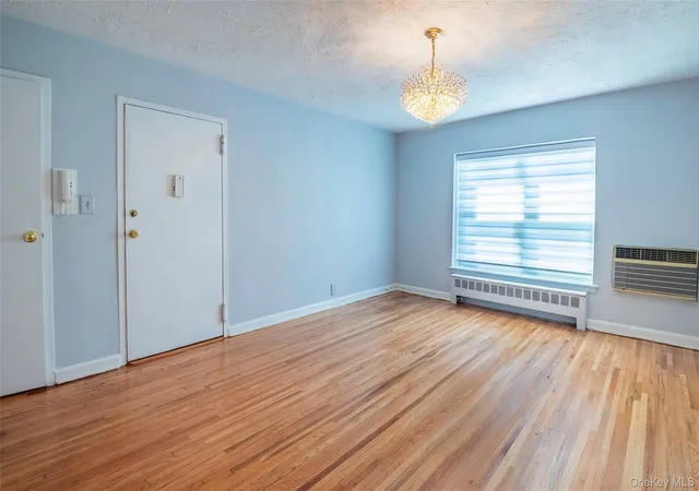 4th image of 221 Middle Neck Rd #G5, North Hempstead, NY 11021 | MLS# 1025695