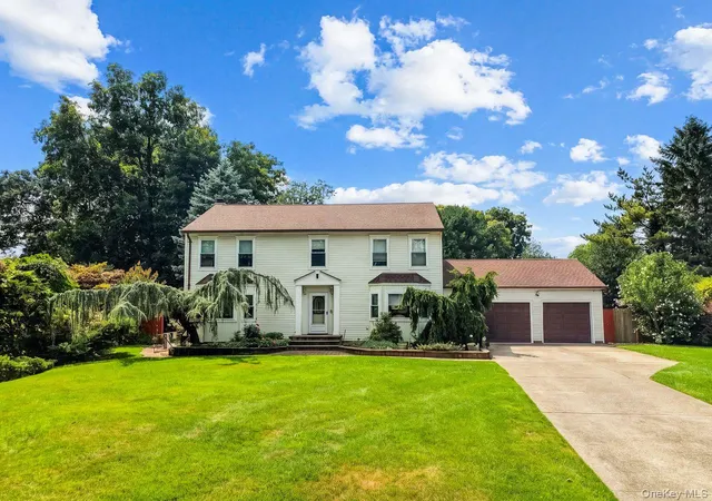 Photo 1 of Sale Pending at 15 Fairfields Ct, Huntington, NY 11746 | MLS# 1025698 | Listing updated on 2026-08-20