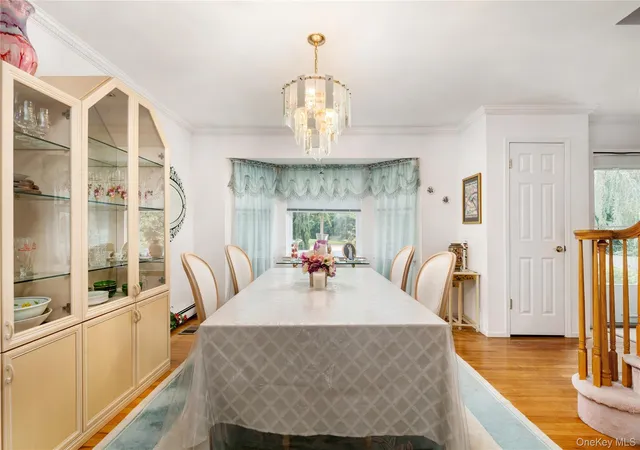 Photo 4 of Sale Pending at 15 Fairfields Ct, Huntington, NY 11746 | MLS# 1025698 | Listing updated on 2026-08-20