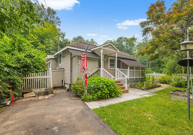 Photo 2 of Single family home for sale at 43 W Croton Dr, Kent, NY 10512 | MLS# 1025706 | Listing updated on 2026-09-05
