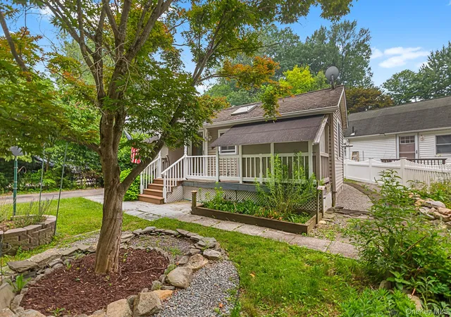 Photo 3 of Single family home for sale at 43 W Croton Dr, Kent, NY 10512 | MLS# 1025706 | Listing updated on 2026-09-05