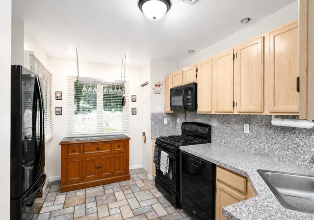 Photo 4 of Single family home for sale at 3501 Homestead Ct, Peekskill, NY 10566 | MLS# 1025735 | Listing updated on 2026-09-01