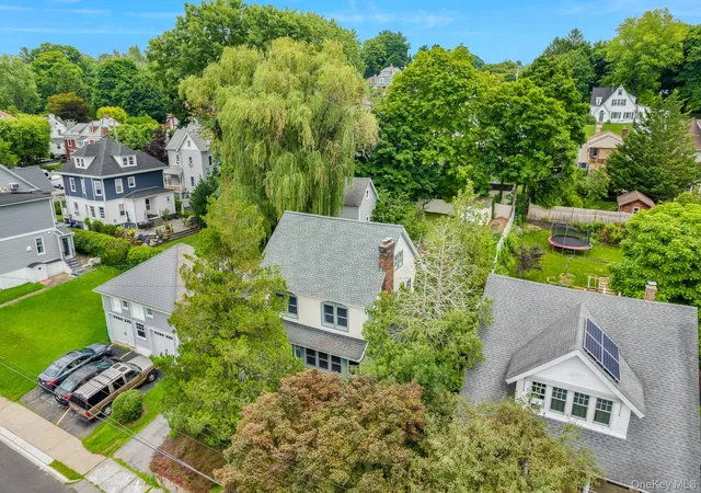 Photo 4 of Single family home for sale at 211 Pomeroy St, Peekskill, NY 10566 | MLS# 1025737 | Listing updated on 2026-10-14