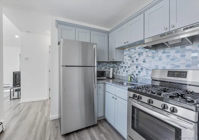Listing Photo 2 - Condo for sale in building located at 200 Lowndes Ave, Huntington, NY 11746 - Unit #D