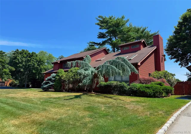 2nd image of 6 Jamor Ct, Smithtown, NY 11767 | MLS# 1025780