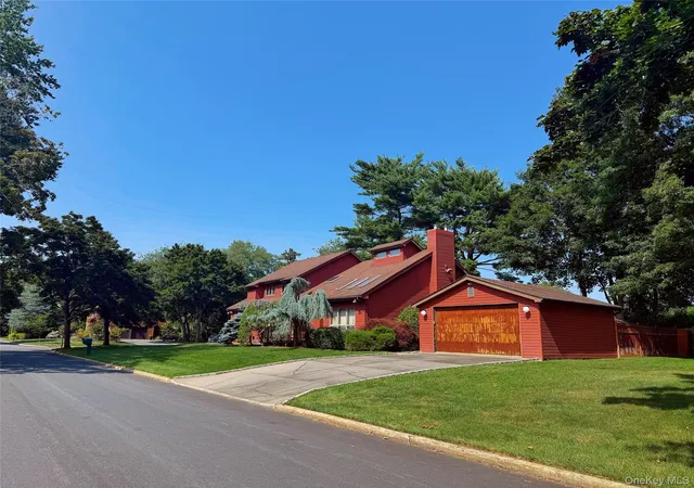 1st image of 6 Jamor Ct, Smithtown, NY 11767 | MLS# 1025780
