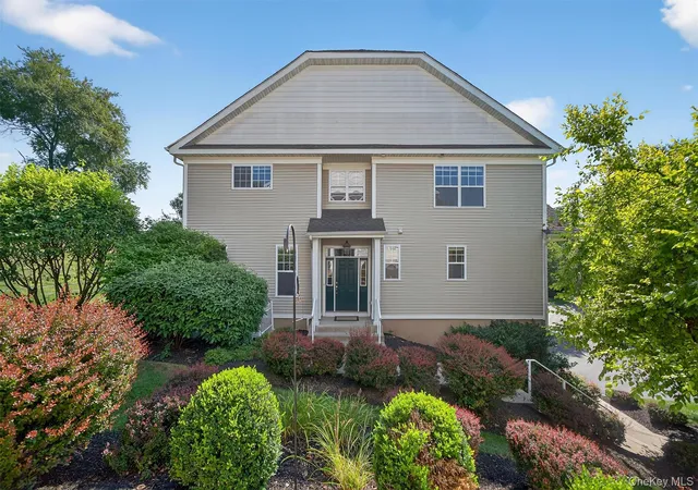 3rd image of 8 Green Ct, Middletown, NY 10940 | MLS# 1025794