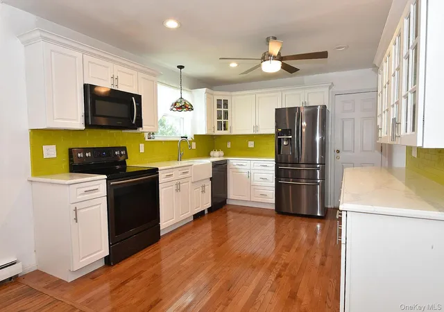 Photo 3 of Sale Pending at 15 Center Ave, Islip, NY 11706 | MLS# 1025795 | Listing updated on 2026-10-05