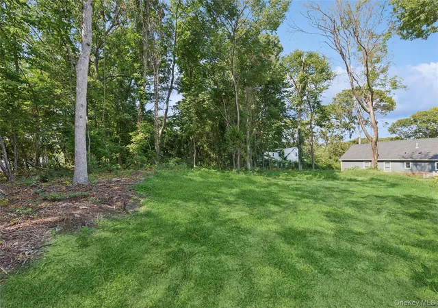 Photo 4 of Single family home for sale at 129 Cedar Ln, Medford, NY 11763 | MLS# 1025797 | Listing updated on 2026-07-18