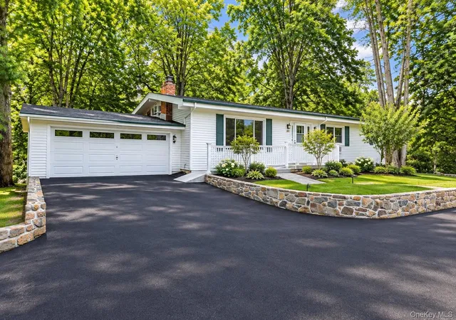 Photo 2 of Single family home for sale at 252 Watch Hl Rd, Cortlandt, NY 10567 | MLS# 1025812 | Listing updated on 2026-10-04
