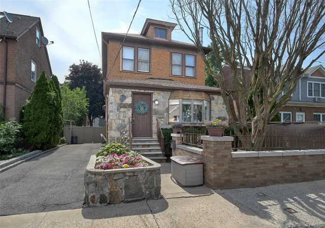 Photo 3 of Single family home for sale at 170 Trenchard St, Yonkers, NY 10704 | MLS# 1025823 | Listing updated on 2026-08-27