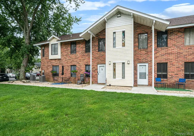 2nd image of 3 Cheyenne Court #3, Brookhaven, NY 11727 | MLS# 1025826