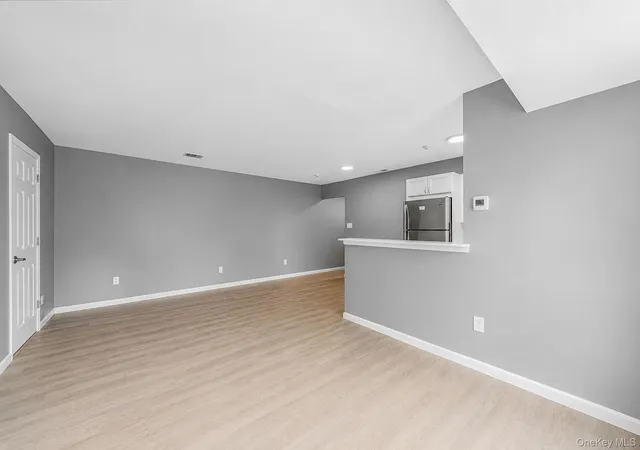 4th image of 3 Cheyenne Ct, Brookhaven, NY 11719