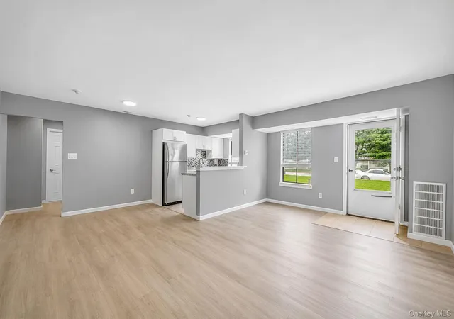 5th image of 3 Cheyenne Ct, Brookhaven, NY 11719