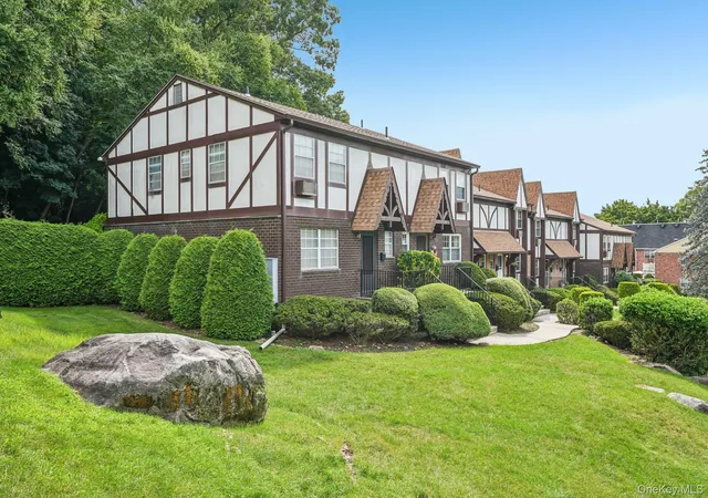 2nd image of 239 Parkside Dr, Ramapo, NY 10901 | MLS# 1025833