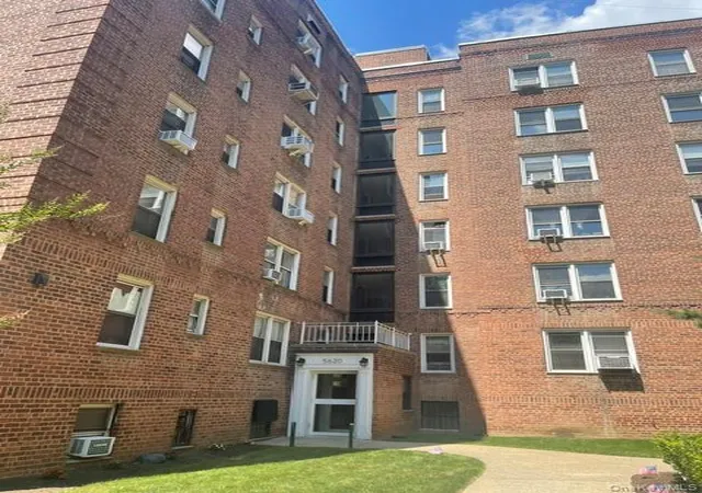 2nd image of 5620 Netherland Ave, New York, NY 10471