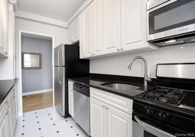 3rd image of 5620 Netherland Ave, New York, NY 10471