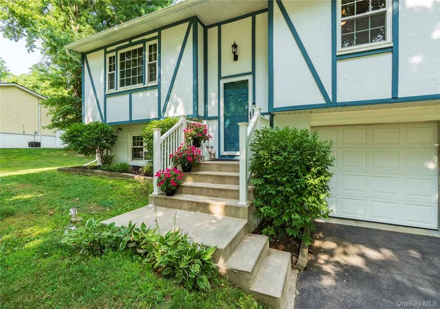 Photo 2 of Sale Pending at 24 S Gate Dr, Poughkeepsie (town), NY 12601 | MLS# 1025842 | Listing updated on 2026-09-16