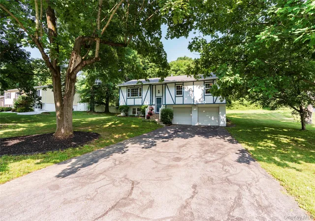 Photo 3 of Sale Pending at 24 S Gate Dr, Poughkeepsie (town), NY 12601 | MLS# 1025842 | Listing updated on 2026-09-16