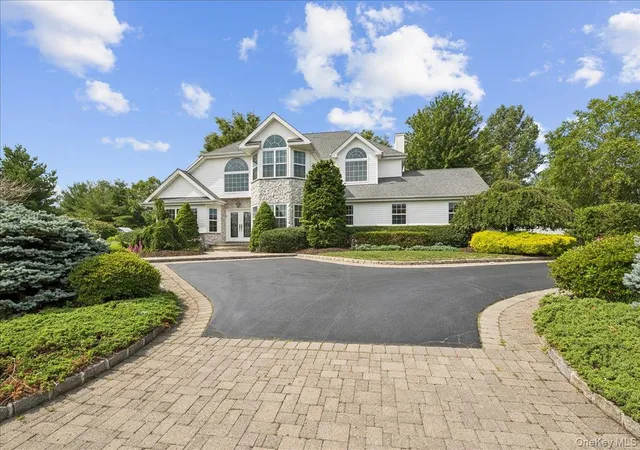 4th image of 6 Arborvitae Ln, Brookhaven, NY 11764 | MLS# 1025846