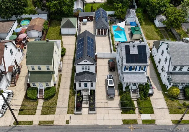 Photo 3 of Single family home for sale at 27 Avondale St, Hempstead, NY 11581 | MLS# 1025859 | Listing updated on 2026-08-26