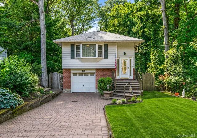 Photo 3 of Sale Pending at 82 Sheppard Ln, Smithtown, NY 11767 | MLS# 1025884 | Listing updated on 2026-08-18