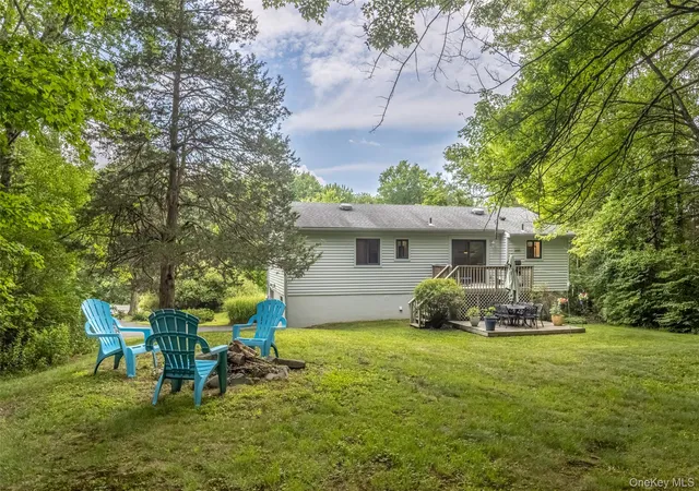 Photo 2 of Sale Pending at 6 Hickory Hl Rd, New Paltz, NY 12561 | MLS# 1025888 | Listing updated on 2026-09-18