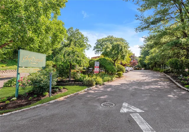 Listing Photo 2 - Condo for sale in building located at 32 Pearsall Ave, Glen Cove, NY 11771 - Unit #3F