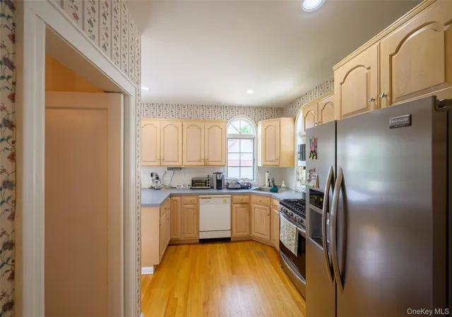5th image of 270 Bedell Ter, Hempstead, NY 11552 | MLS# 1025901
