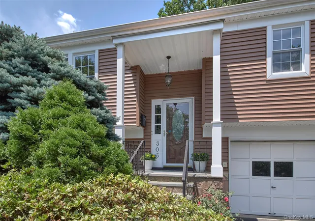 Photo 2 of Sale Pending at 303 Livingston Ave, Mamaroneck, NY 10543 | MLS# 1025910 | Listing updated on 2026-09-20