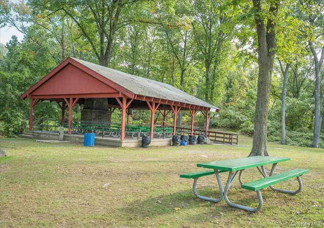 Listing Photo 2 - Condo for sale in building located at 480 Halstead Ave, Harrison, NY 10577 - Unit #5M