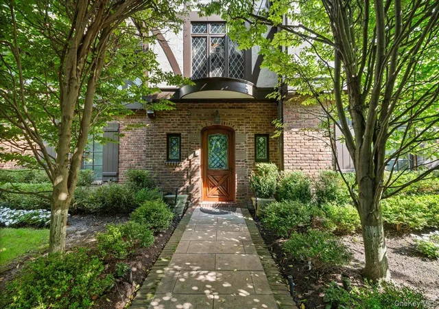 2nd image of 17 Sutton Pl, Lawrence, NY 11559 | MLS# 1025922