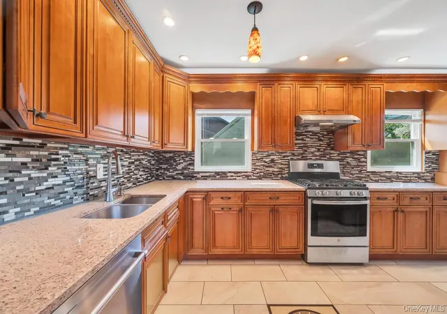 Photo 4 of Sale Pending at 8726 249th Street, New York, NY 11426 | MLS# 1025925 | Listing updated on 2026-09-23