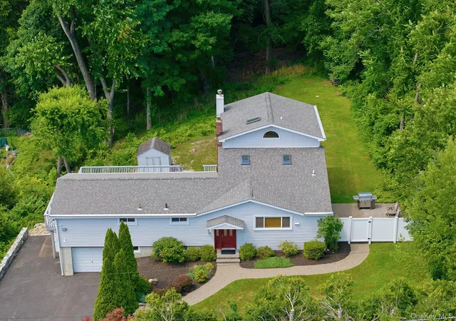 2nd image of 946 Barberry Rd, Yorktown, NY 10598 | MLS# 1025926