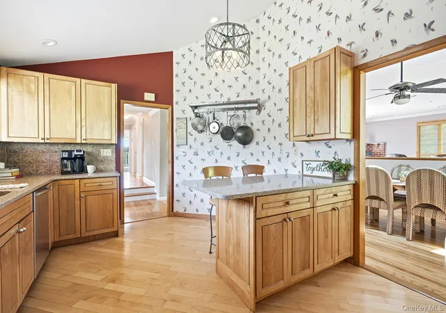 4th image of 946 Barberry Rd, Yorktown, NY 10598 | MLS# 1025926