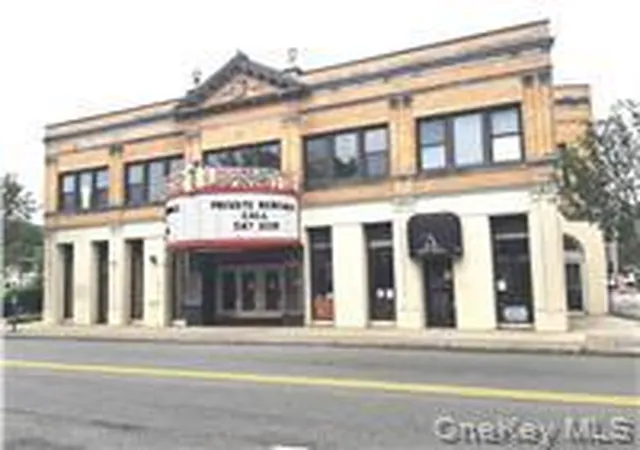 2nd image of 5 Oakdale Manor, Suffern, NY 10901