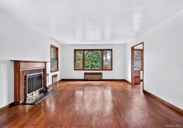 Photo 3 of Sale Pending at 31 Orchard Farm Rd, North Hempstead, NY 11050 | MLS# 1026008 | Listing updated on 2026-07-29