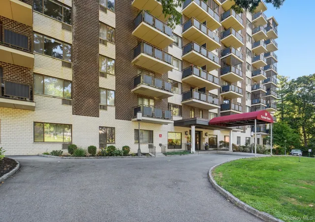 2nd image of 160 Academy St #3P, Poughkeepsie, NY 12601 | MLS# 1026011