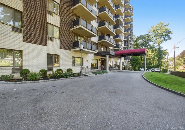 3rd image of 160 Academy St #3P, Poughkeepsie, NY 12601 | MLS# 1026011