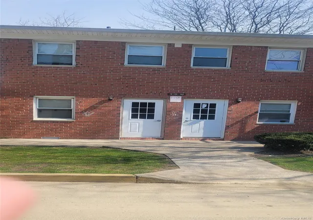 Photo 2 of Condo for sale at 1 E Hemlock Dr #162, Bay Shore, NY 11706 | MLS# 1026014 | Listing updated on 2026-07-16