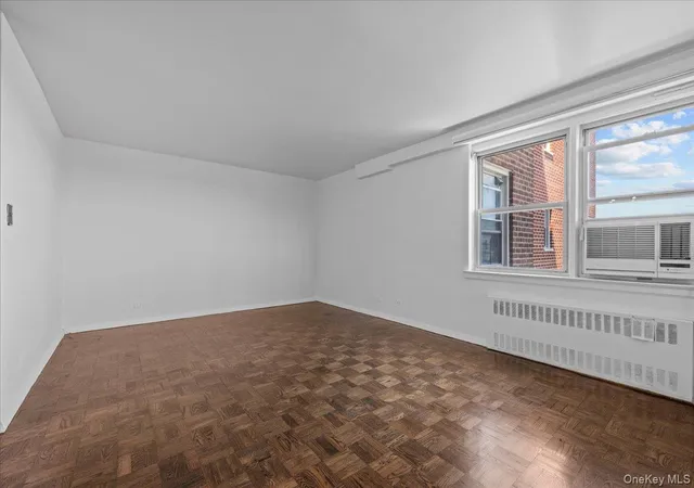 Listing Photo 4 - Condo for sale in building located at 3135 Johnson Ave, New York, NY 10463 - Unit #11J
