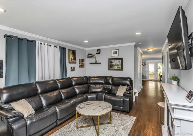 Photo 4 of Sale Pending at 63 Teed St, Huntington, NY 11746 | MLS# 1026031 | Listing updated on 2026-08-27