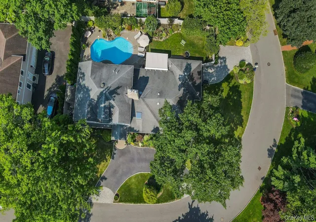 2nd image of 18 Regent Pl, Roslyn, NY 11576 | MLS# 1026041